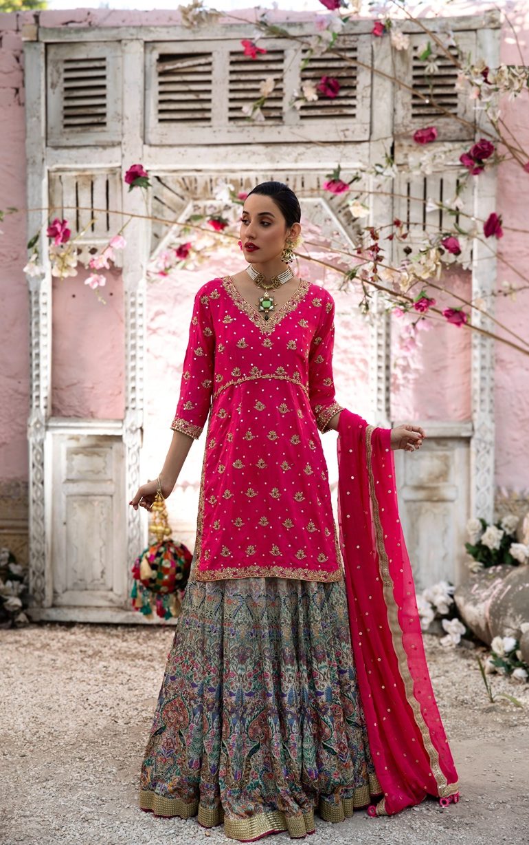 TRADITIONAL MEHENDI LEHENGA CHOLI