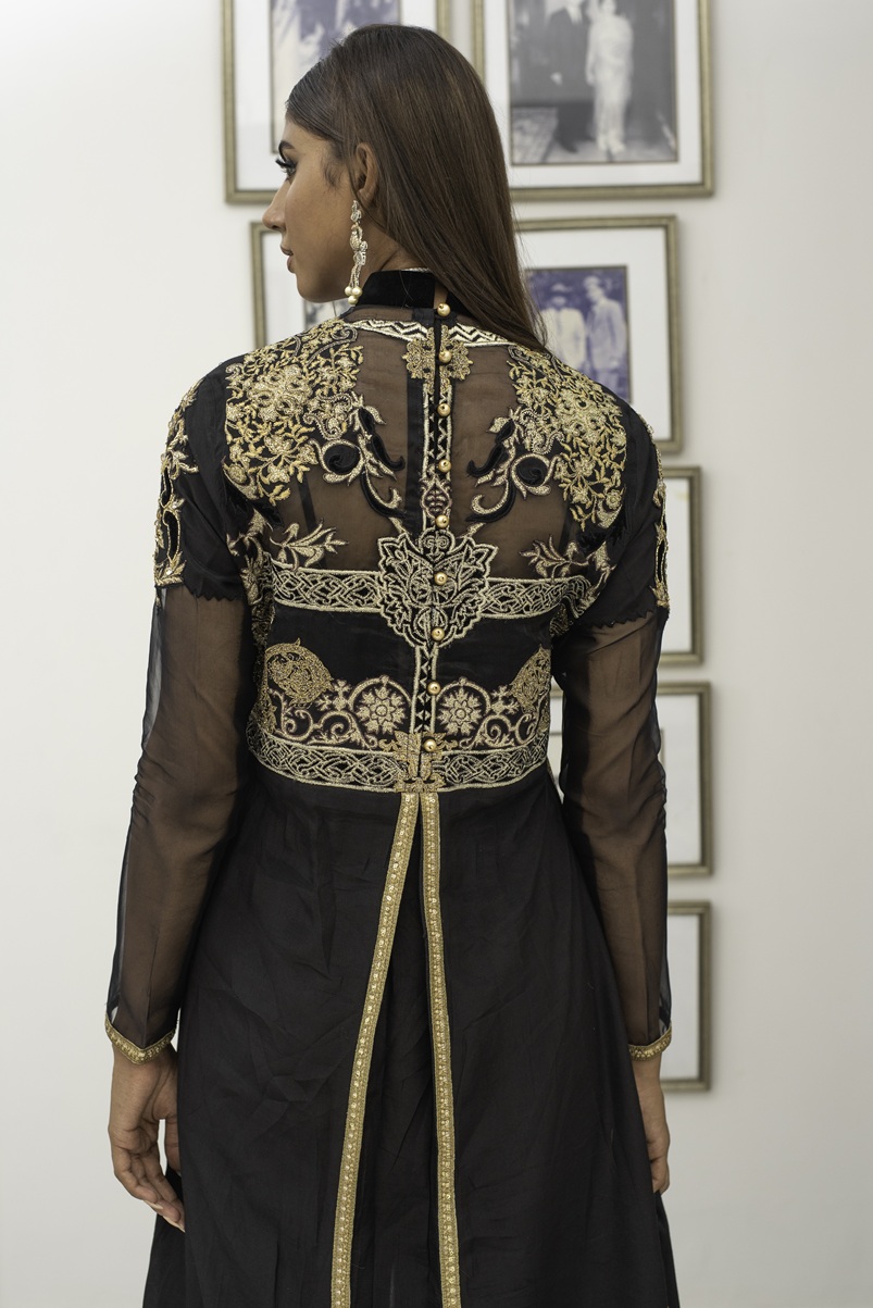 Long silhouette dress