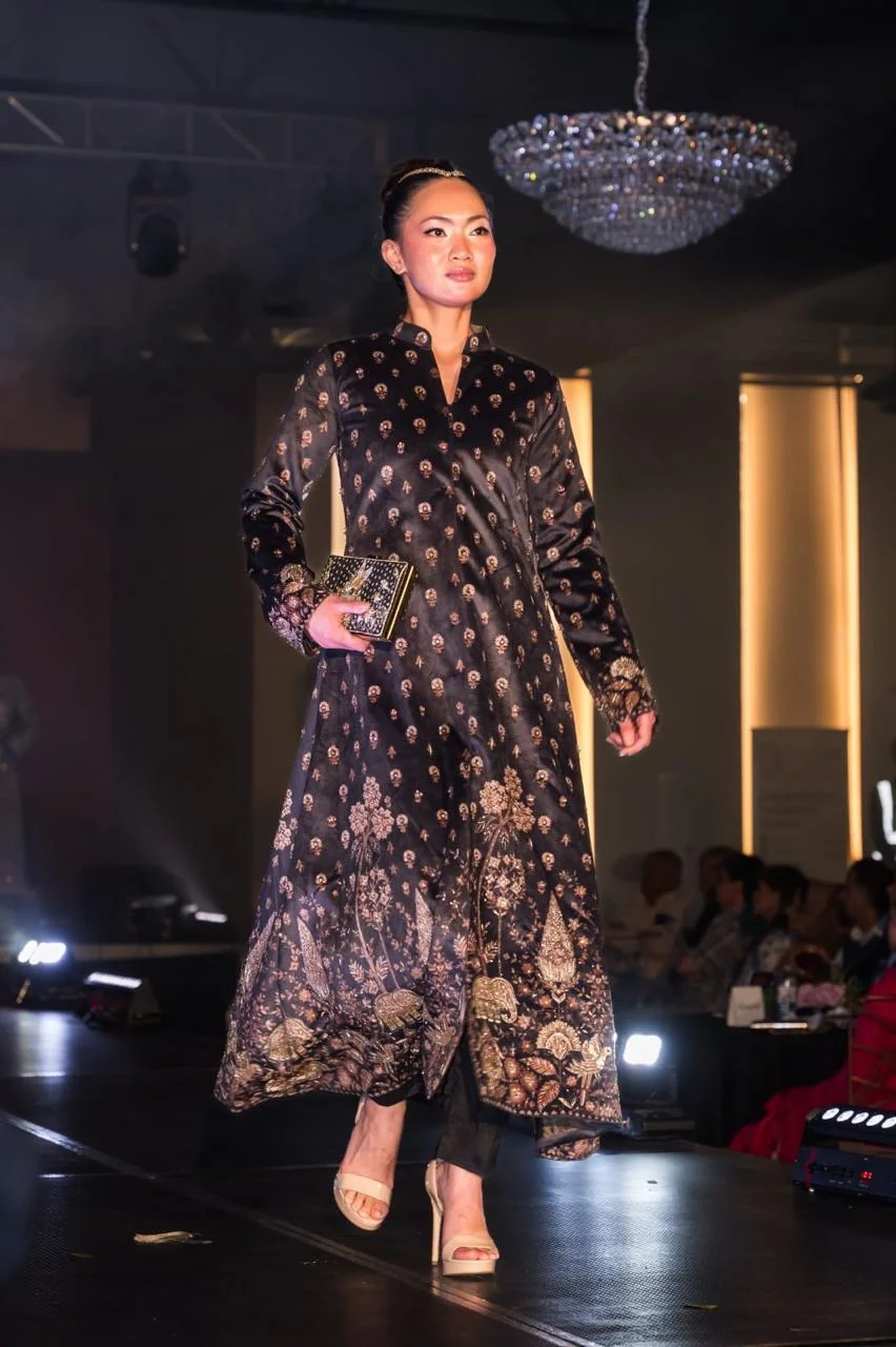 Black long tunic with gold motifs and ornate floral border